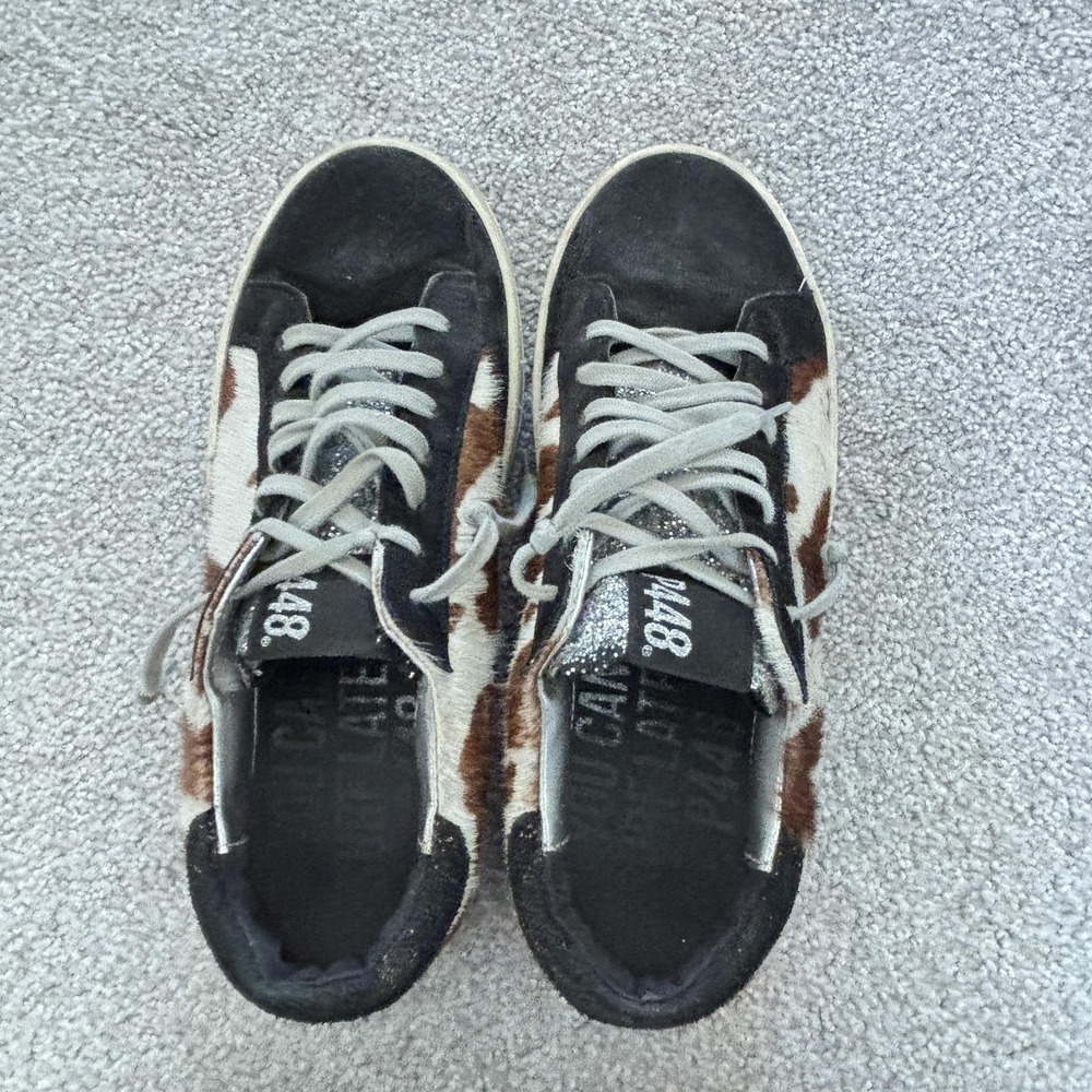 P448 Cow Print Pony Hair Tennis Shoes Womens 7 EU 37 Glitter Sneakers Surf Later